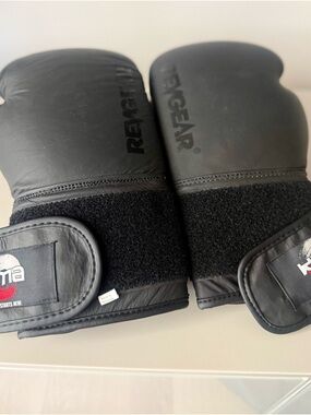 Sparring Gear: Men’s Helmet, Groin/Shin Guards, Gloves, Bag. FREE SHIPPING